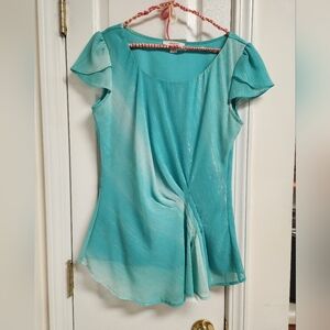 Gorgeous teal flowing top with sweep to the left